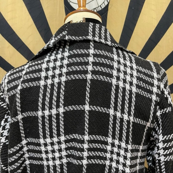 π Beautiful maxi plaid coat - Picture 3 of 11